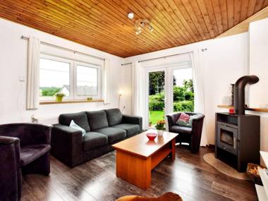 Charming Holiday Home in Gouvy with Jacuzzi