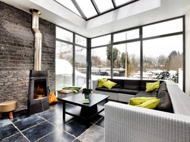 Luxurious Holiday Home in Courtil with Jacuzzi