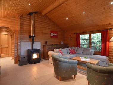 Charming Chalet with Private Garden in Stavelot