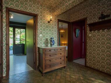 Friendly  and rustic family home with fireplace and panoramic views