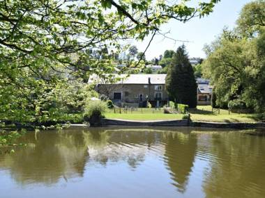 Lavish Holiday Home in Chassepierre with Terrace