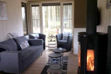 2 bedrooms house with enclosed garden at Erezee