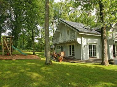 Countryside Chalet in Bomal sur Ourthe with Sauna Balcony
