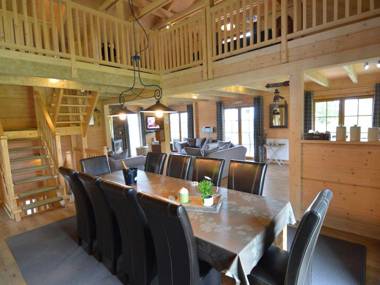 Sumptuous Chalet in Septon with Sauna and Jacuzzi