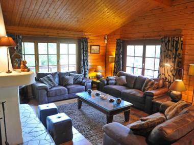 Beautiful wooden chalet with large garden and balcony located in Barvaux