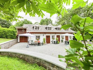 Classy Apartment in Bohon with Garden Furniture and Barbecue