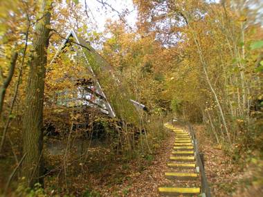 Quaint Chalet in Petithan with Roofed Swimming Pool