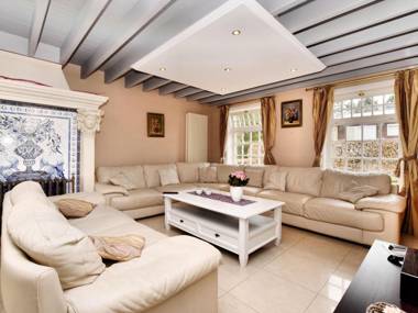 Free Stat Ande luxury villa with swimming pool and sauna