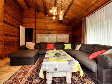 Cozy Chalet in Ardennes with Fenced Garden and covered terrace!
