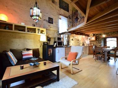 Gorgeous Holiday Home in Longueville with Pond