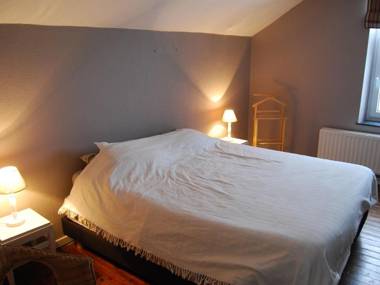 Beautifully renovated farmhouse with an enormous private garden.