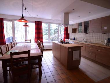 Cosy holiday home in the forests very suitable for groups