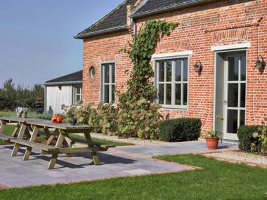 Beautiful mansion with cozy open fireplace nearby the coast