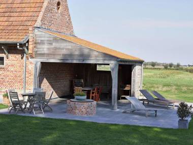 Beautiful mansion with cozy open fireplace nearby the coast