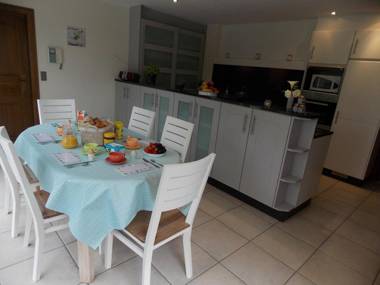 Sun-kissed Villa in Diksmuide with Garden Terrace Sauna