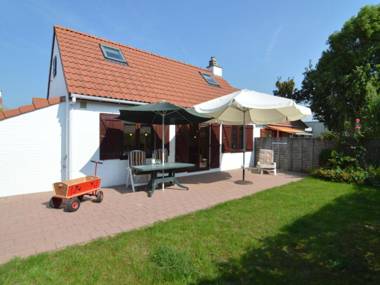 Cosy fisherman's house ideally located for coastal walking and cycling tours