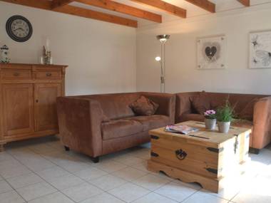 Cosy fisherman's house ideally located for coastal walking and cycling tours