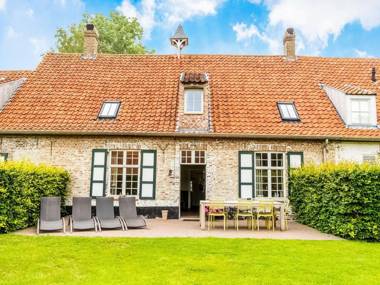 Farm on authentic historic farm complex in the middle of the polder landscape near Damme