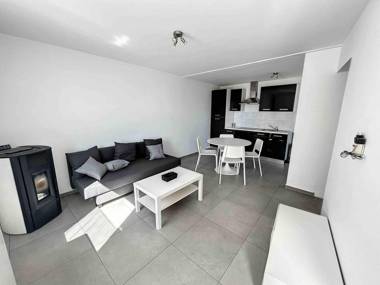 House With Free Parking 15min From The Airport