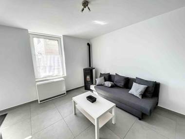 House With Free Parking 15min From The Airport