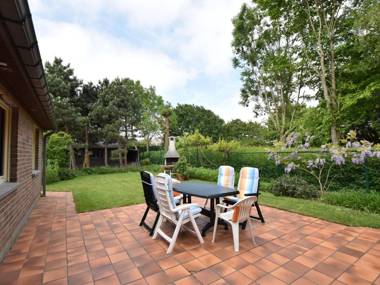 Family home in a quiet location with beautiful garden and close to the beach