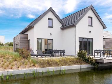 Comfy holiday home beach within walking distance