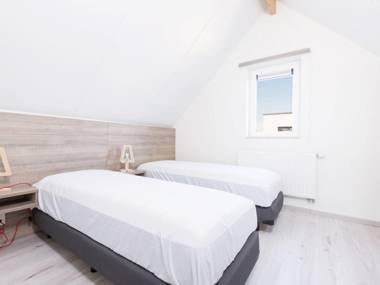 Comfy holiday home beach within walking distance