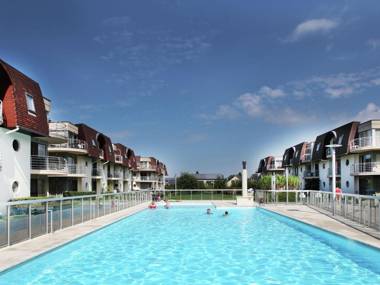 Stylish Apartment in Bredene with Swimmming Pool and Garden