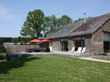 Large cozy cottage with home cinema situated in a quiet location