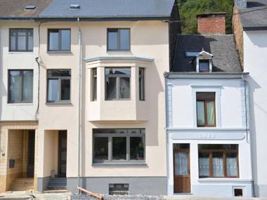 Child-friendly Holiday Home in Bouillon near River
