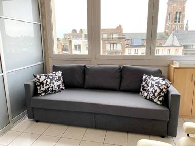 One bedroom appartement at Blankenberge 200 m away from the beach with city view and wifi