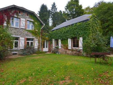 Quaint Holiday Home in Bièvre with Terrace