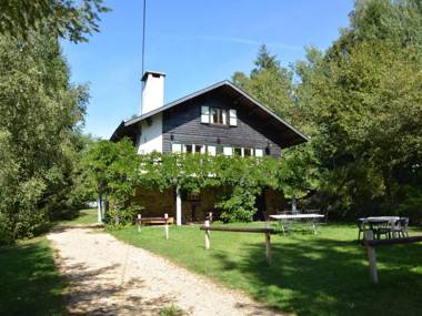 Luxury Pet-friendly Chalet in Bièvre near Forest