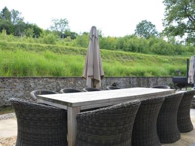 Cozy Holiday Home in Bièvre with Pond