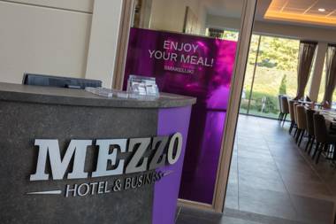 Mezzo Hotel & Business