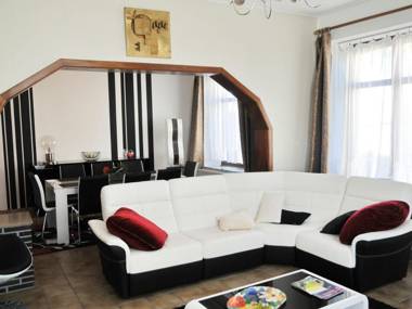 Cozy Holiday Home in Bastogne with Sauna