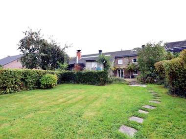 Vintage Holiday Home in Durbuy with Terrace Garden Parking