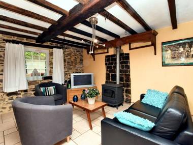 Vintage Holiday Home in Durbuy with Terrace Garden Parking