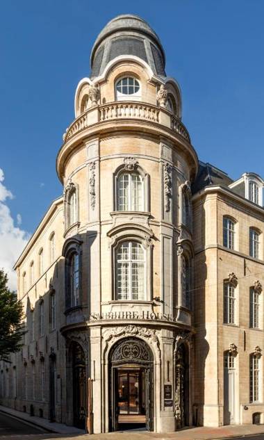 Sapphire House Antwerp Autograph Collection