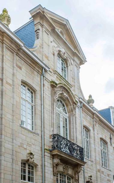 Sapphire House Antwerp Autograph Collection