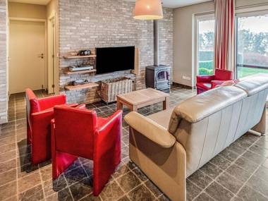 Ideal Holiday Home in Gijverinkhove with Terrace Garden