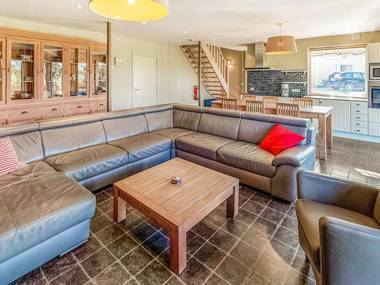 Serene Holiday Home in Gijverinkhove with Terrace Garden