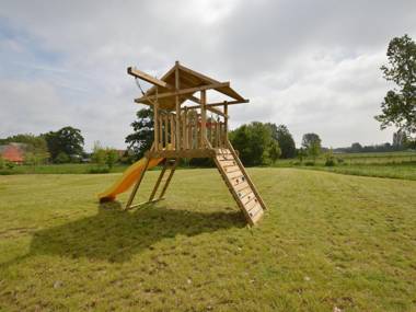 Lovely holiday home Walleken with a pond