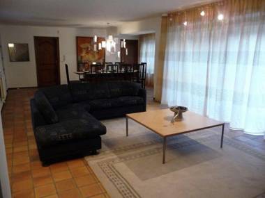 Family holiday home with beautiful garden beside the Ourthe and the RAVeL.