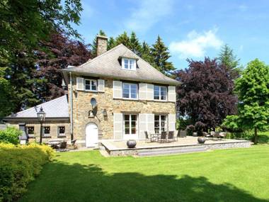 Vintage Mansion in Dochamps with Jacuzzi