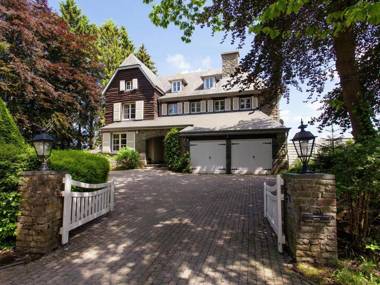 Vintage Mansion in Dochamps with Jacuzzi