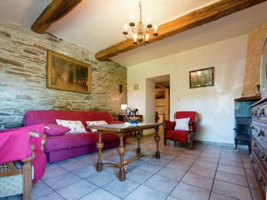 Semi-detached farm situated at the edge of the woods