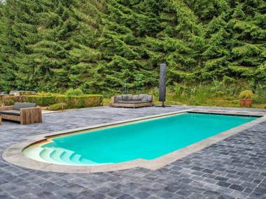 Majestic Holiday Home in Manhay with Private Swimming Pool