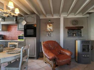 Beautiful Cottage in Malempre with Fenced Garden