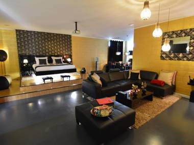 Deluxe Holiday Home in Welkenraedt with Jacuzzi & Steam Shower